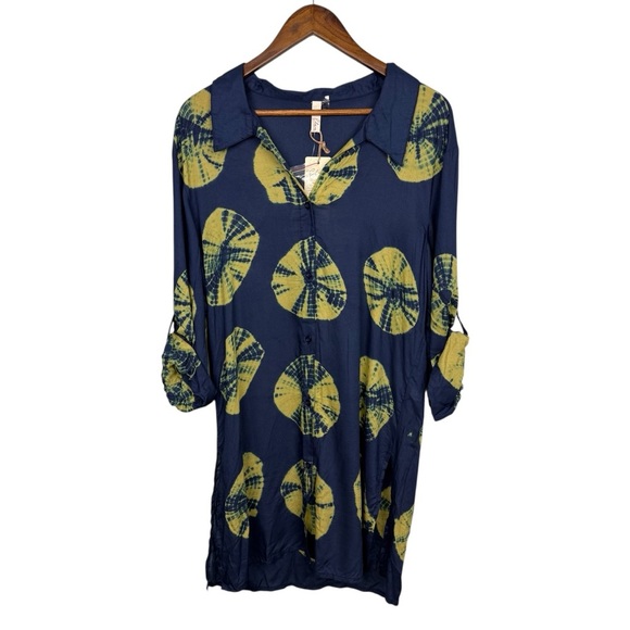 Elan Sand Dollar Button Down in Navy/Yellow - Picture 1 of 8